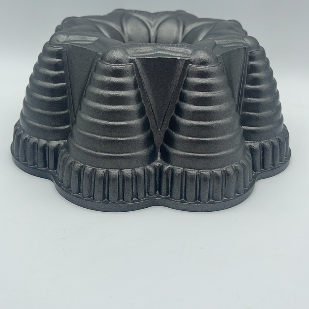 Nordic Ware Fiesta Party Pan Bundt Cake  Christmas Trees Bakeware Cast Aluminum